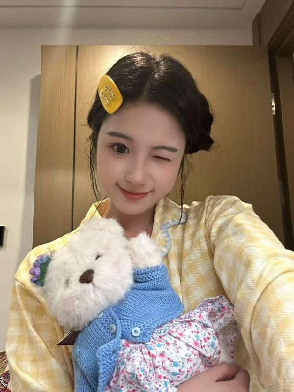 广州高挑美女性感红唇私人约会满意度高 1 图片