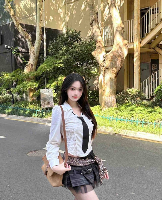 租外围长沙风骚熟女全身照 2 图片