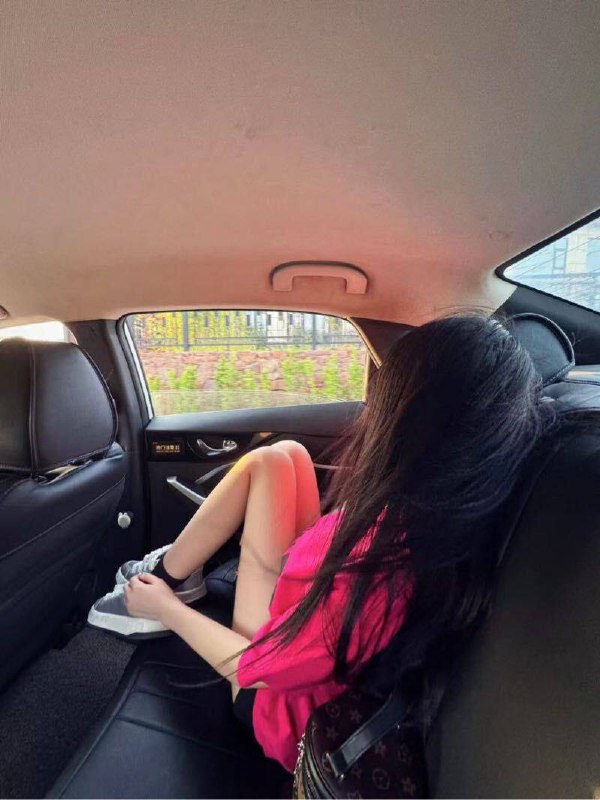 高铁站附近义务休闲中心靓女外围平台 4 图片