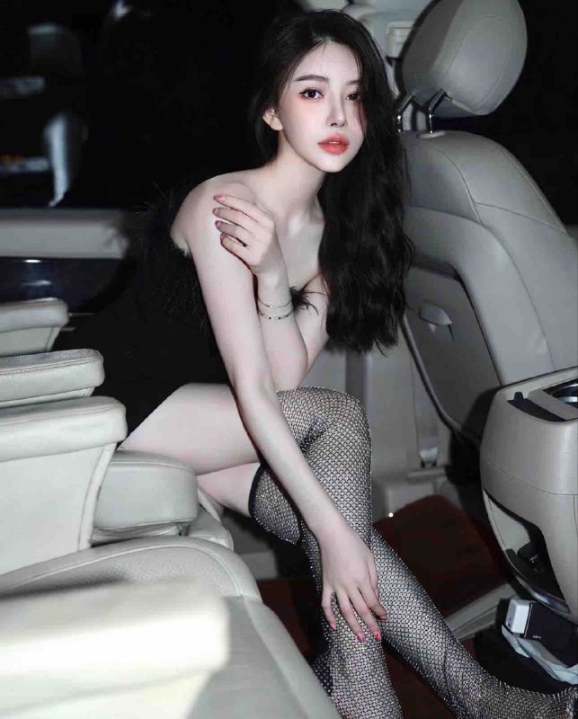 白金服务成都妹子钟点服务会调情紧急安排 4 图片