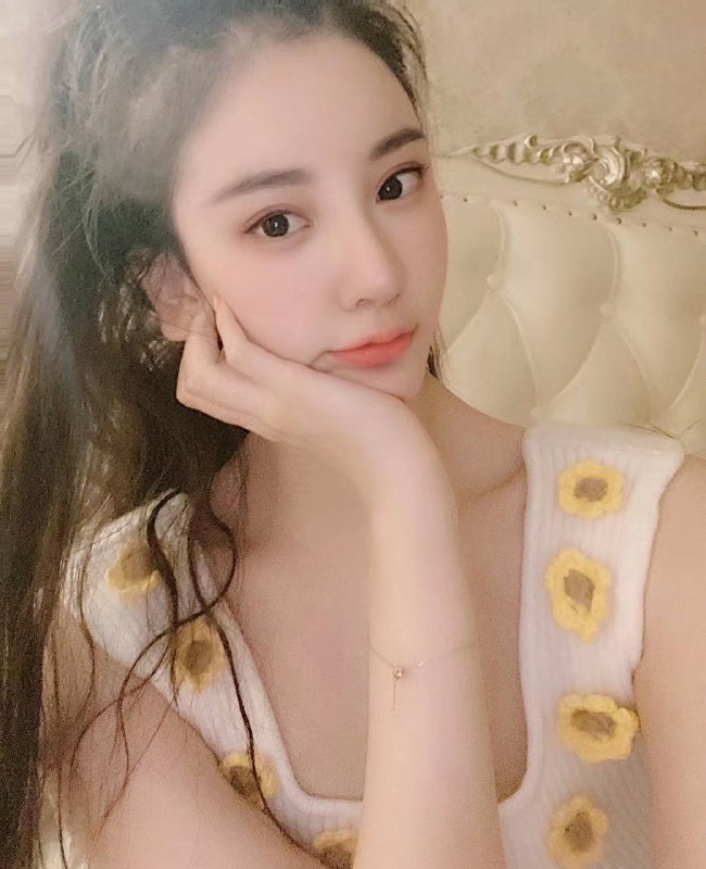 最新外围资源海外娇羞处女素颜照 9 图片